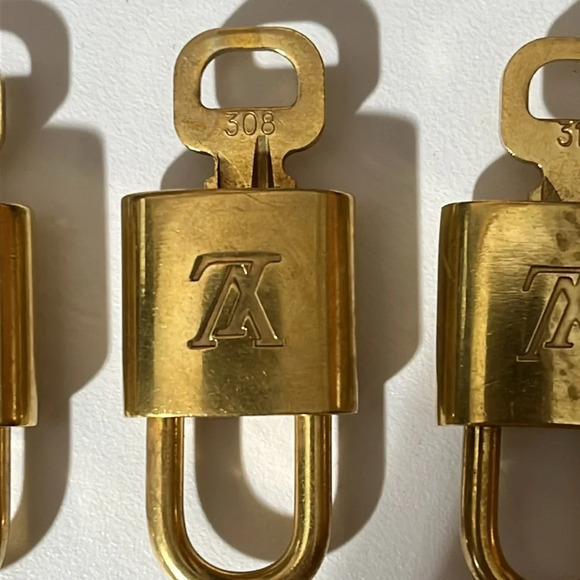 LV ASSORTED LOCK AND KEY - Picture 8 of 11